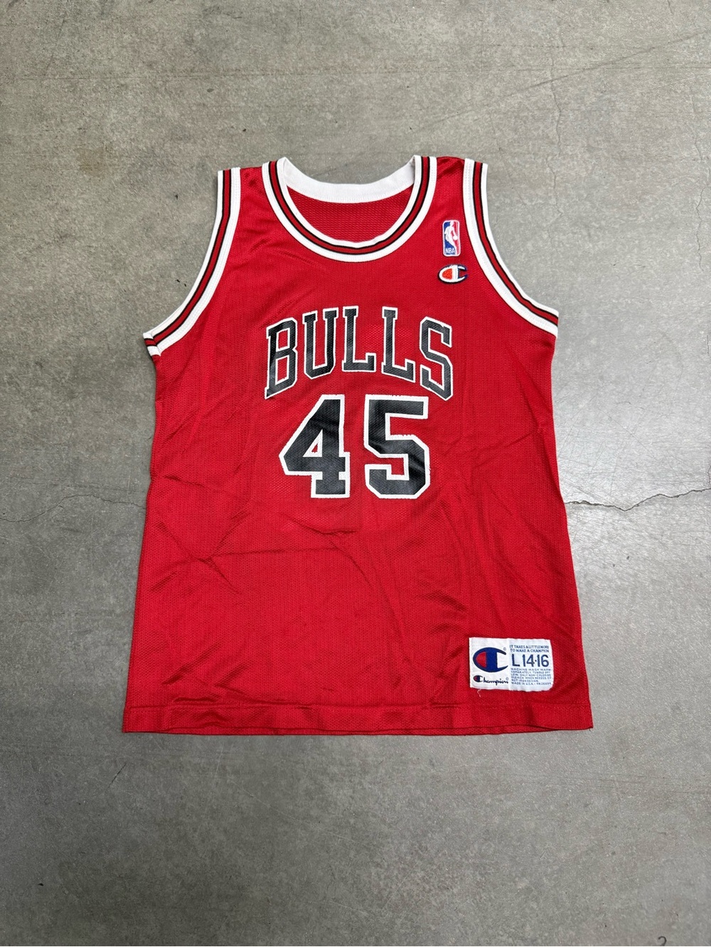 Vintage 90’s Chicago Bulls Michael Jordan #45 Champion Youth NBA Jersey Large